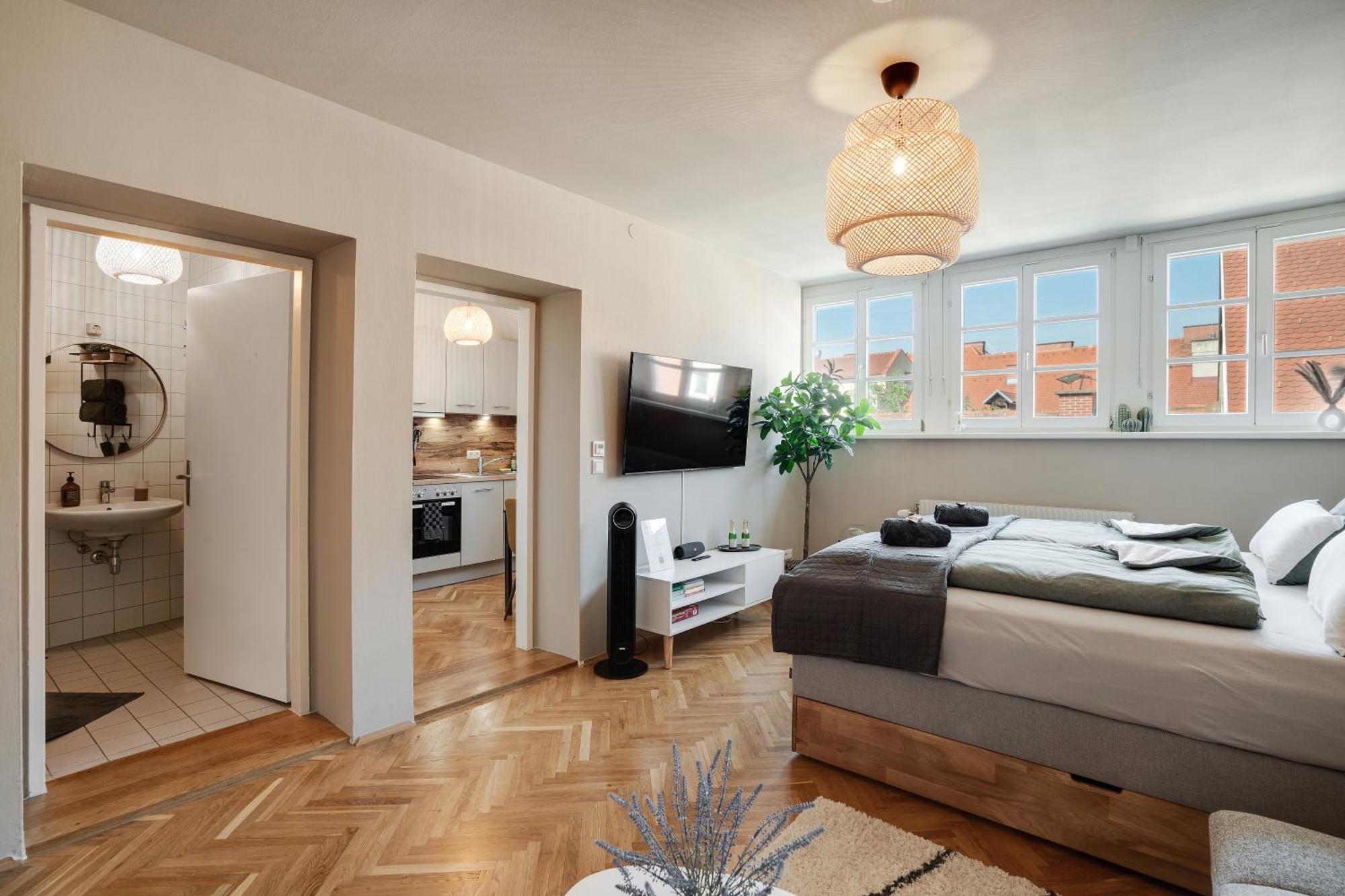 Boho Design Studio By Hero Homes - Top Lage Im Historischen Zentrum - Self-Check-In & Aircon Graz Exterior photo